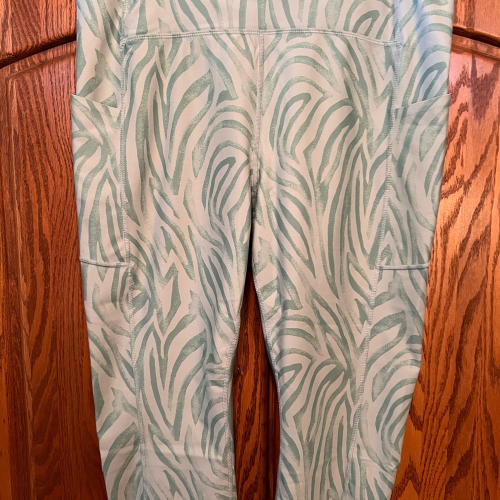 2 for $12 💲⬇️ - Xersion Green and White Capri Leggings